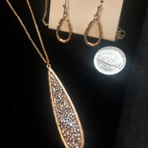 Jewelry - Beautiful Gold Teardrop Stone Necklace Set Jewelry - Beautiful Gold Teardrop Stone Necklace Set